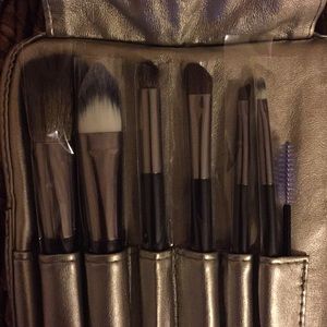 SOLD‼️6Pcs Makeup Brushes Set